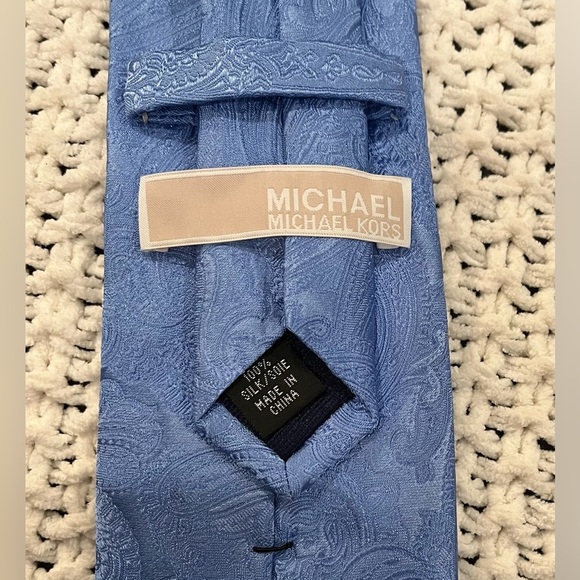 Michael Kors Men’s Blue Textured-Paisley Neck Tie, 100% Silk; 58" x 3" - Picture 3 of 7